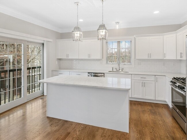 Building Photo - 35 Lambert St