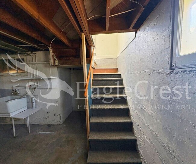 Building Photo - Charming 2-Bedroom Home with Modern Finishes & Open Yard