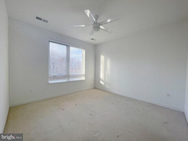 Building Photo - Luxurious Fairfax City 2 bed Condo