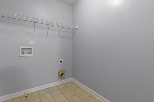Building Photo - 2422 Temple View Dr