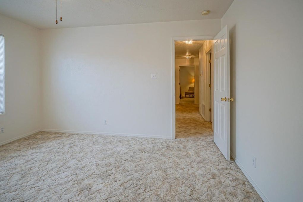 Building Photo - 609 Avenida Montoya NE