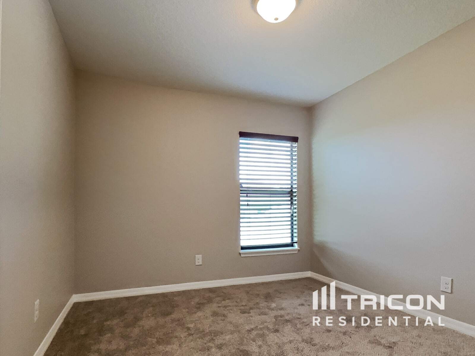 Building Photo - 591 Swallowtail Dr