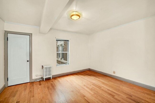 Building Photo - 1028 E Juneau Ave