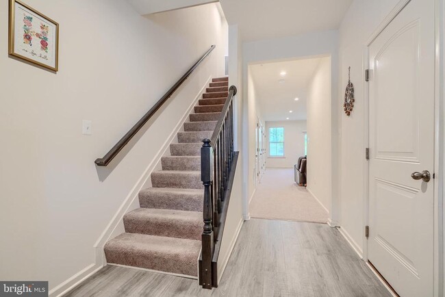 Building Photo - 7054 Fox Glove Ln