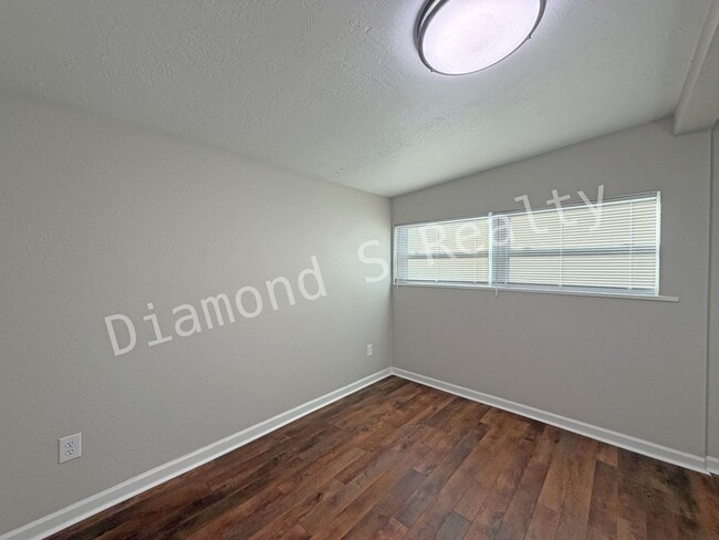 Building Photo - Adorable 1 Bedroom Home Available Now!