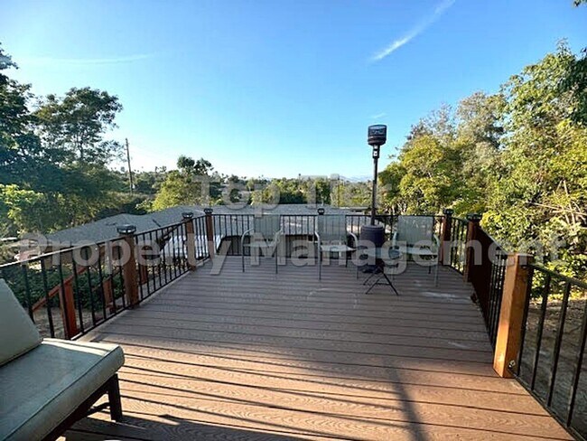 Building Photo - 3 Bed/ 2 Bath Spacious Family Home with Su...
