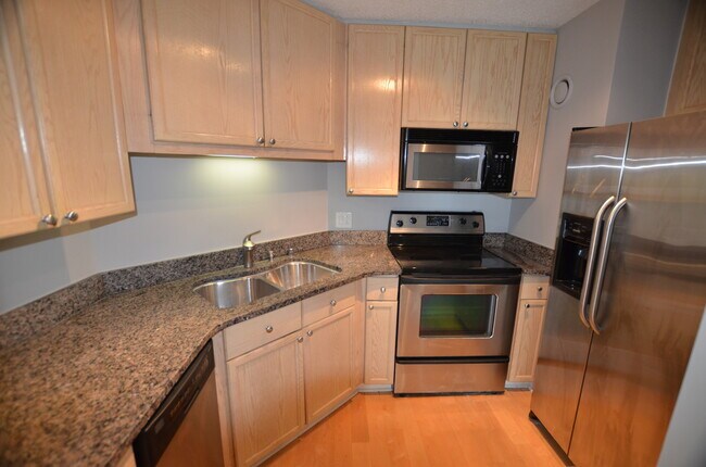 Building Photo - 195 N Harbor Dr