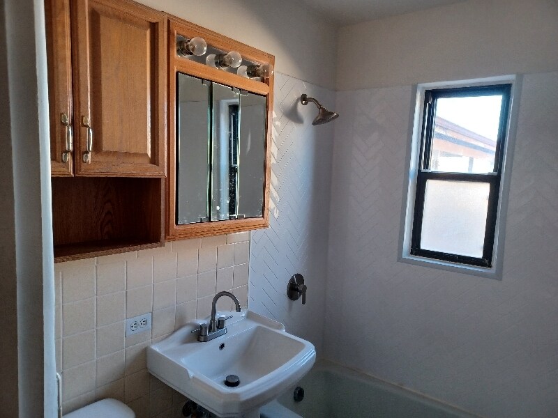 Building Photo - 3009 Delano Pl NE