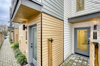 Building Photo - Stylish Seattle Home | 2 Bed, 2 Bath + A/C & Private Patio