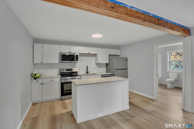 Building Photo - 194 Hartford Rd