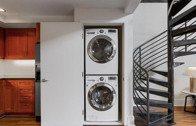 Building Photo - Light Filled Loft in the Mission-Parking Included-Contact for showing schedule!