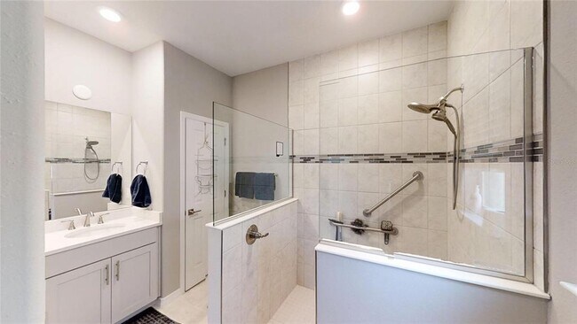 Building Photo - 5655 SW 78th Ave Rd
