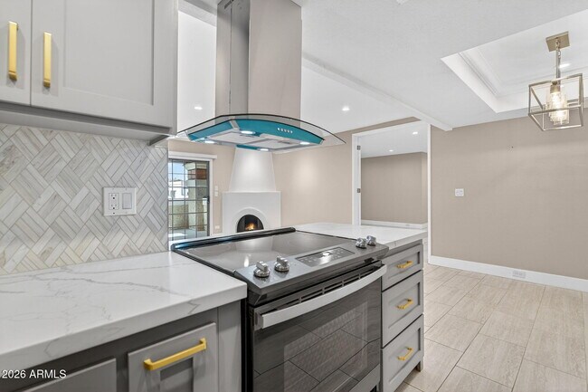 Building Photo - 7557 N Dreamy Draw Dr