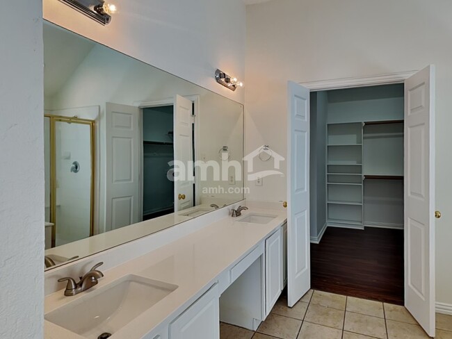 Building Photo - 2619 Hopkins Dr