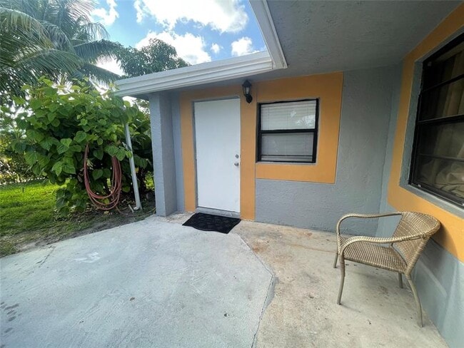 Building Photo - 2160 NE 1st Ave