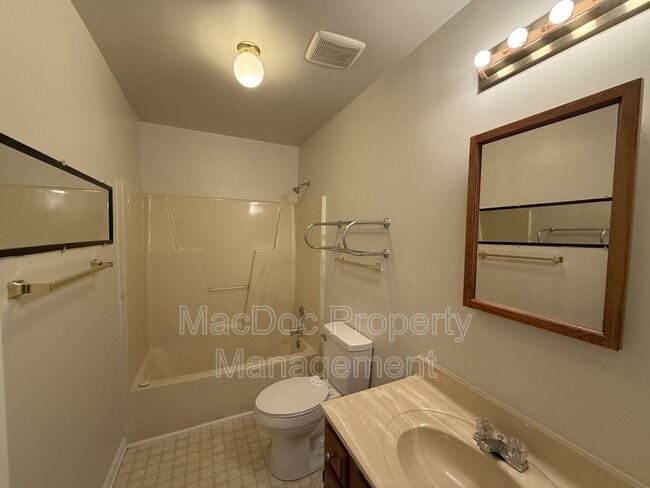 Building Photo - 200 Farrell Ln