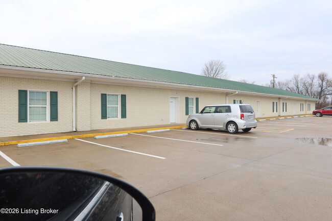 Building Photo - 112 Peonia Rd