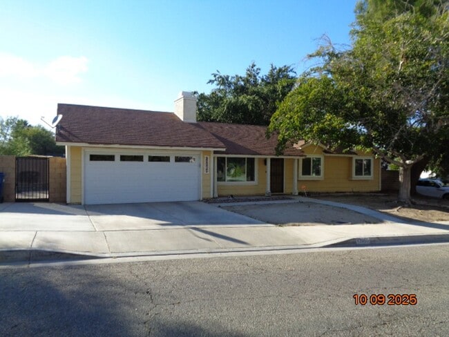 Primary Photo - Modernized One Story Harris Home with Ingr...