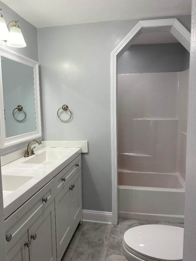 Building Photo - 10451 N Essex Dr