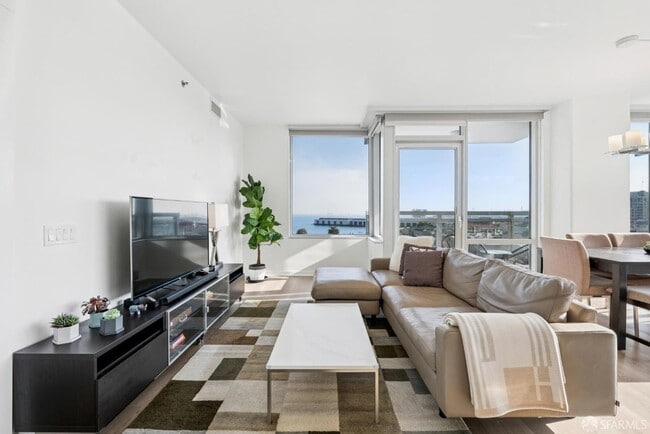 Building Photo - 501 Beale St