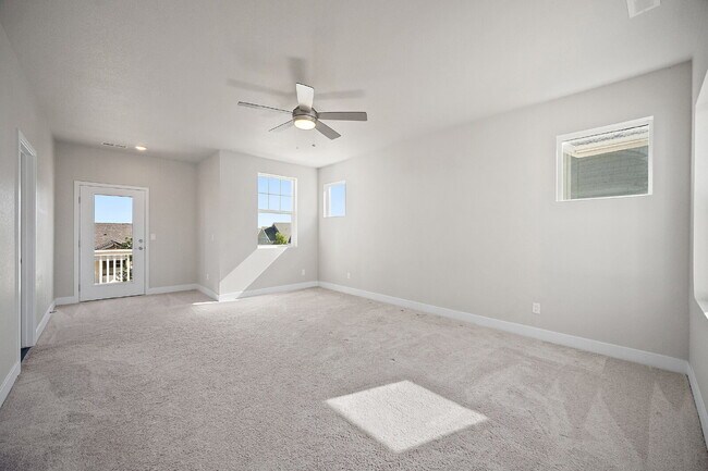 Building Photo - Modern 4 Bedroom, 2 Bathroom Westside Home with Balcony Views of Garden of the Gods!