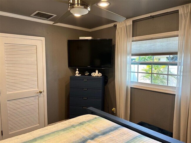 Building Photo - 6332 11th Ave S