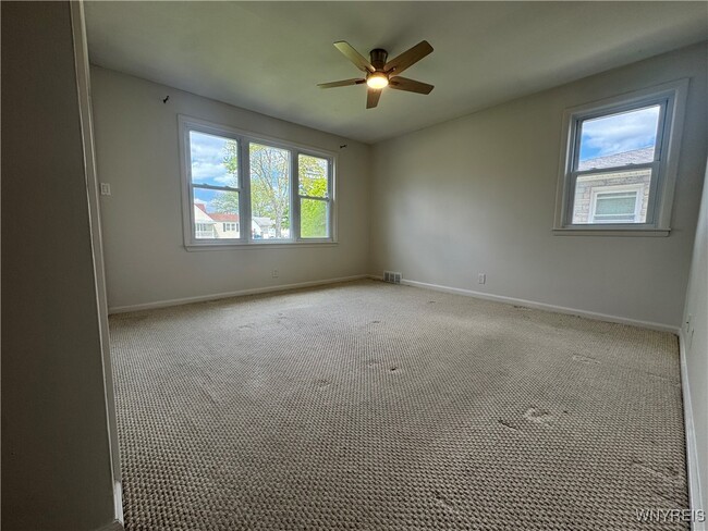 Building Photo - 165 Carmen Rd