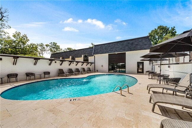 Building Photo - SPRING HILL OAKS CONDOMINIUMS