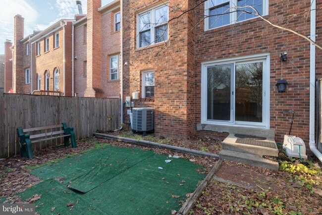 Building Photo - 8132 Sleepy View Ln