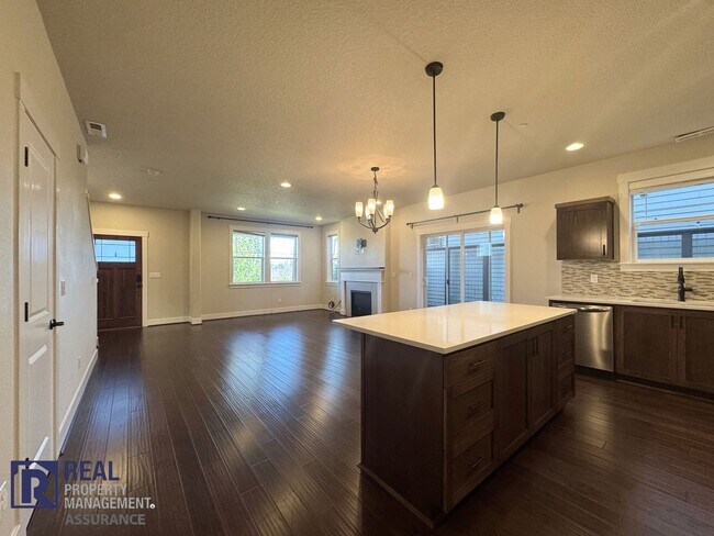 Building Photo - Mt Hood views 4BR/3BA Villebois luxury home available now! Dog Friendly