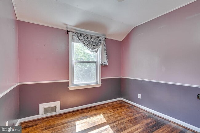 Building Photo - 2848 Fairhaven Ave