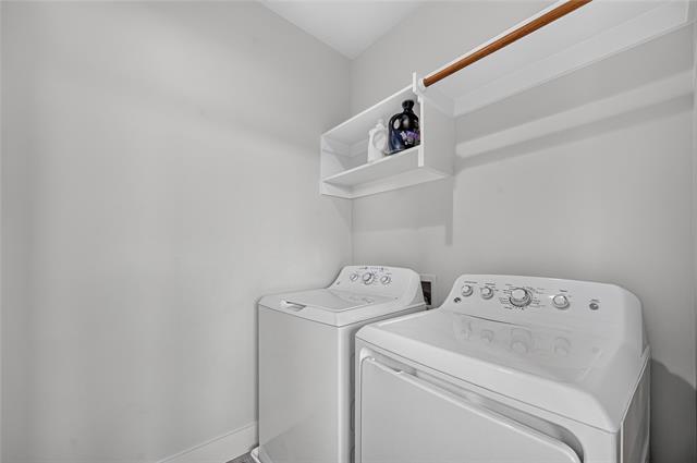 Building Photo - 410 Melba St