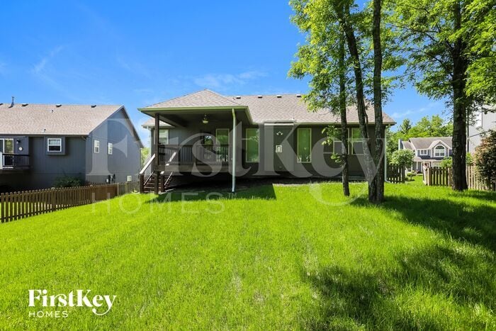 Building Photo - 10736 N Laurel Ave