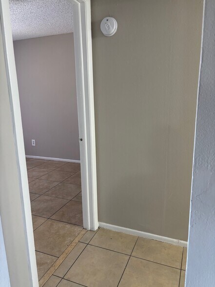 Building Photo - 5323 Summerlin Rd