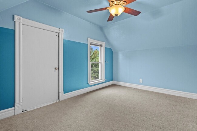 Bedroom 2 - 829 W Lincoln Ave