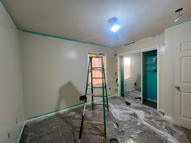 Building Photo - 165 Grant Ave