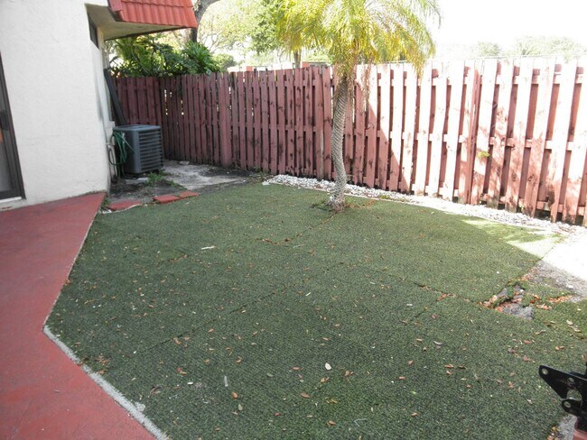 Building Photo - Somerset