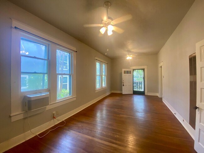 Building Photo - Charming 2/1 in Hyde Park- 4518 Depew!