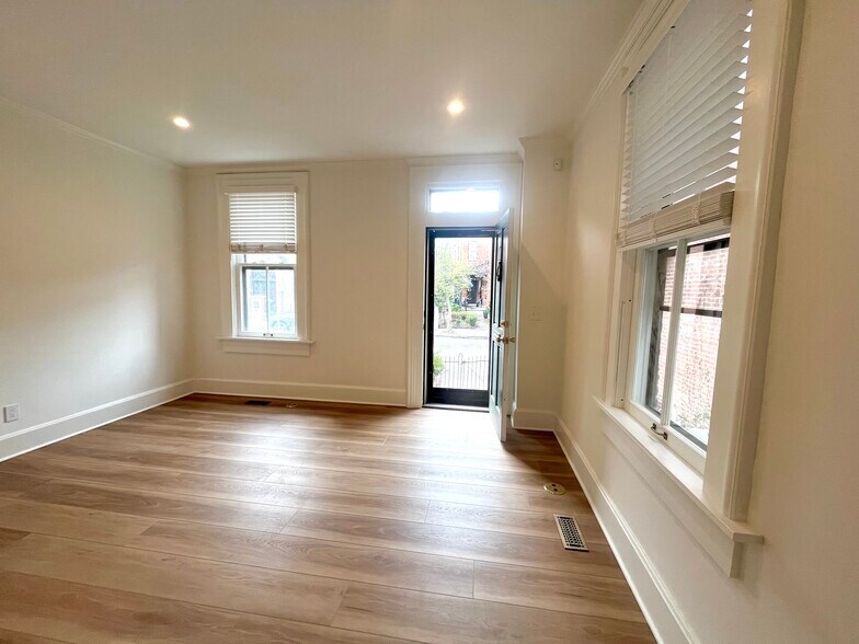 Building Photo - 670 Mohawk St