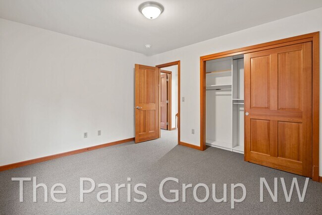 Building Photo - Gorgeous 3,400sf Golf Course Craftsman on ...