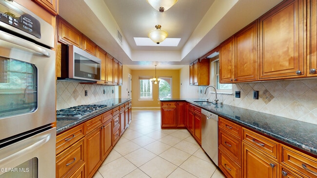 Building Photo - 801 Claravista Ln