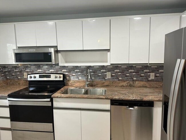 Building Photo - 4500 N Federal Hwy