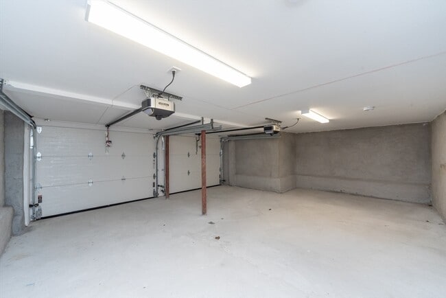 Building Photo - 333 Vermont St