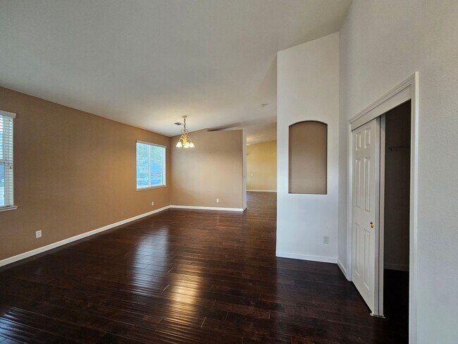 Building Photo - Single story home in Sylvan School District!