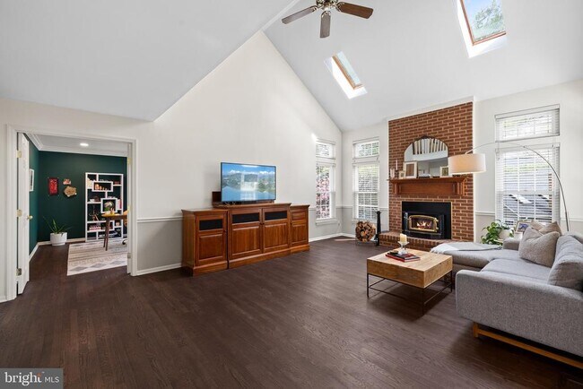 Building Photo - 46568 Hampshire Station Dr