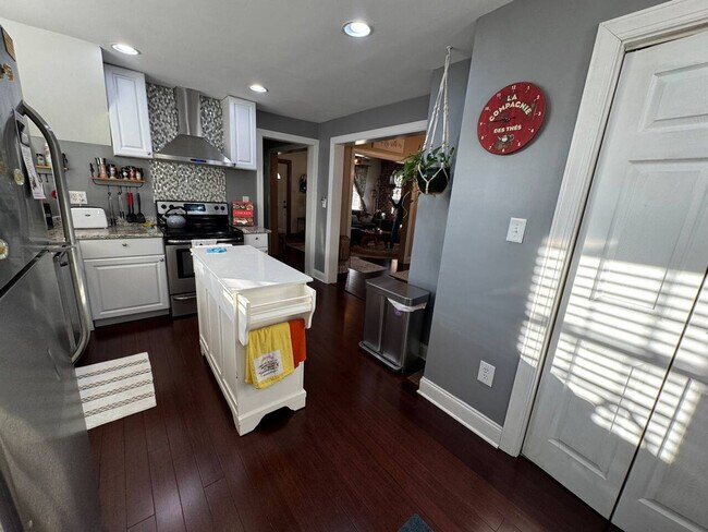 Building Photo - 10417 S Grant Ave