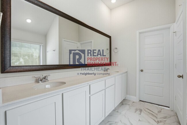 Building Photo - Refined 3-Bedroom Single-Story Home with Versatile Layout