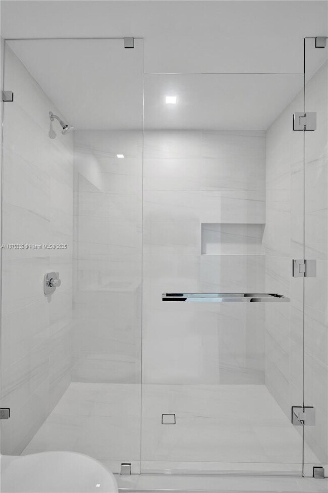 Building Photo - 900 N Ocean Blvd