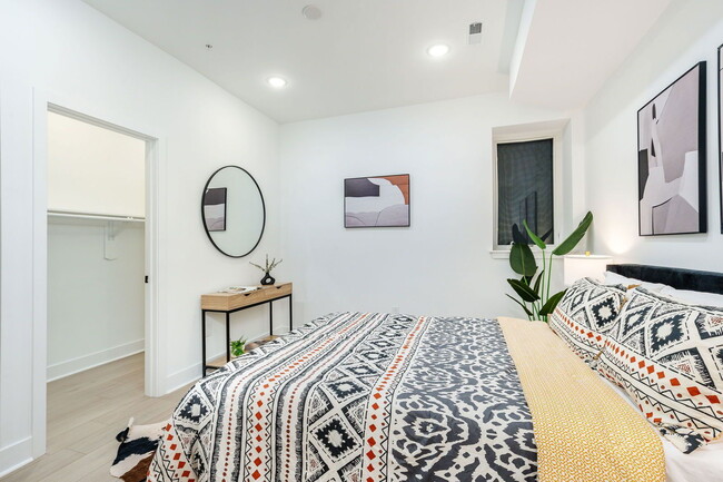 Building Photo - 609 S Orianna St