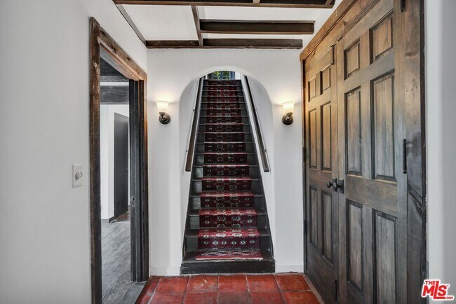 Building Photo - 1570 Sanborn Ave